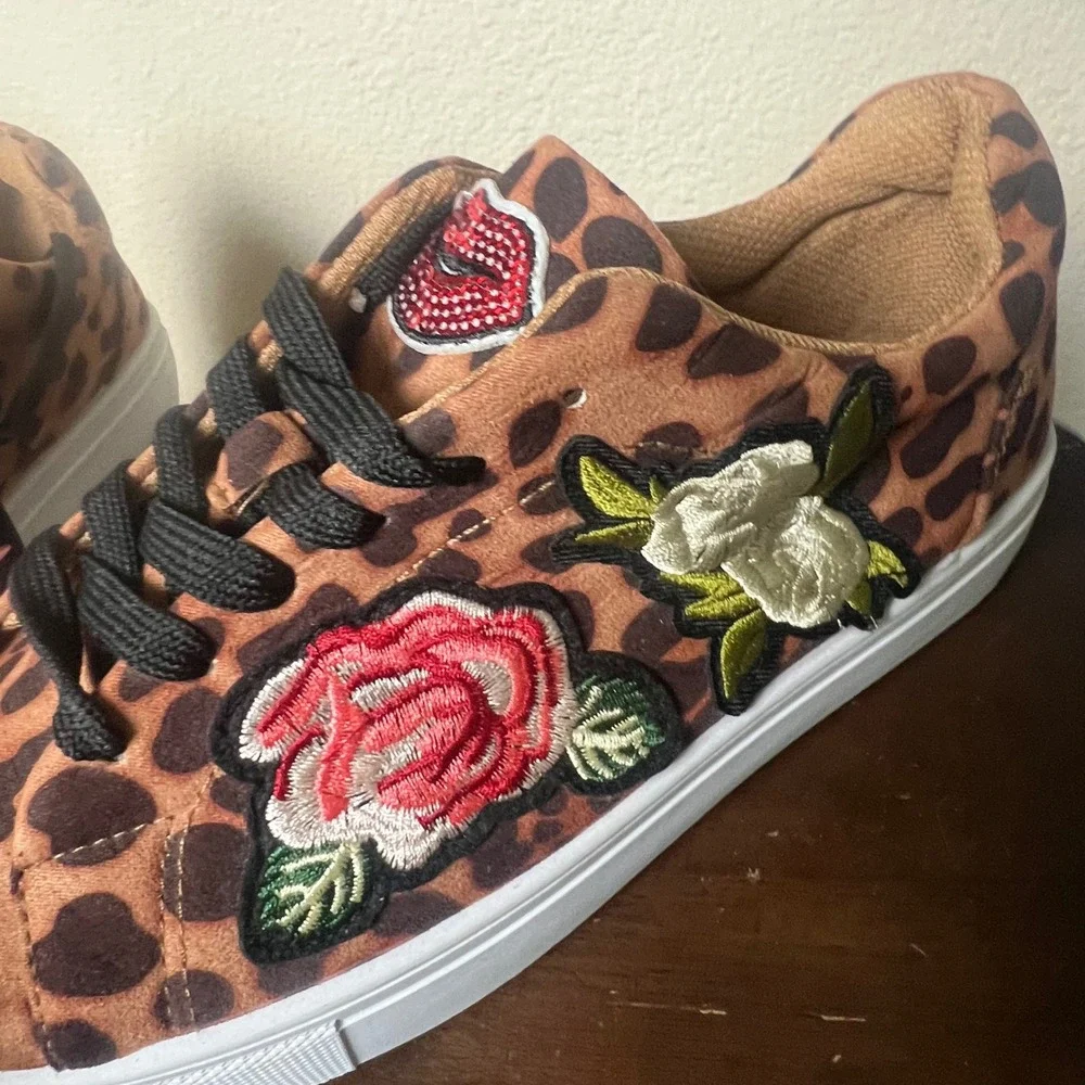 Rouge Helium Women's Leopard Print Floral Embroidered Sneakers Size 9 NWT